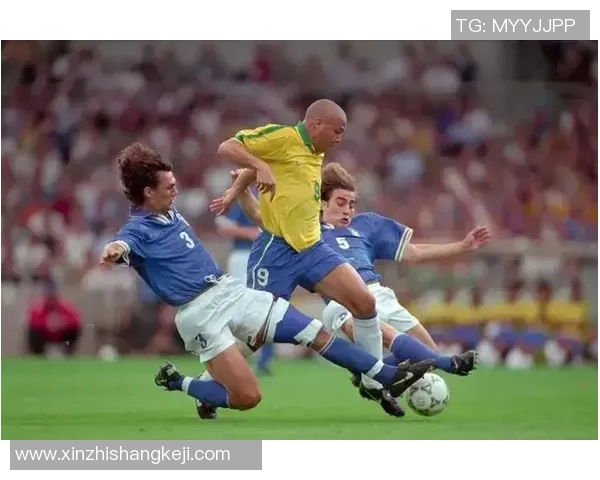 足球明星瞬间判罚瞬间捕捉精彩时刻的视觉盛宴 足球明星瞬间判罚瞬间捕捉精彩时刻的视觉盛宴